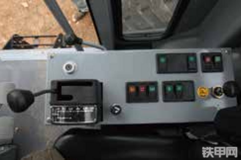 山工SEM921平地机整机外观