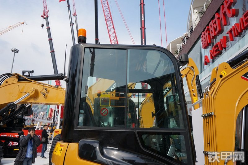 三一重工SY26U-10挖掘机整机外观