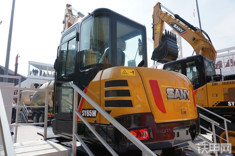 三一重工SY65W-10挖掘机整机外观