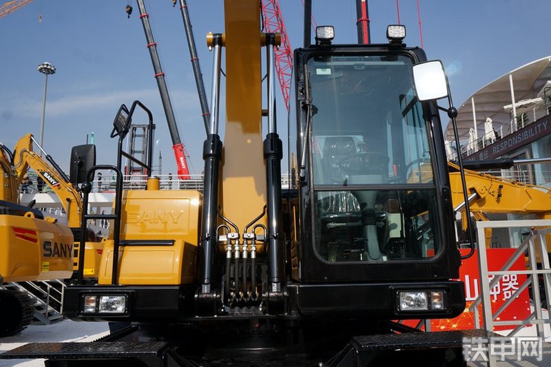 三一重工SY155W-10挖掘机整机外观