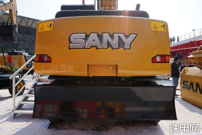 三一重工SY155W-10挖掘机整机外观