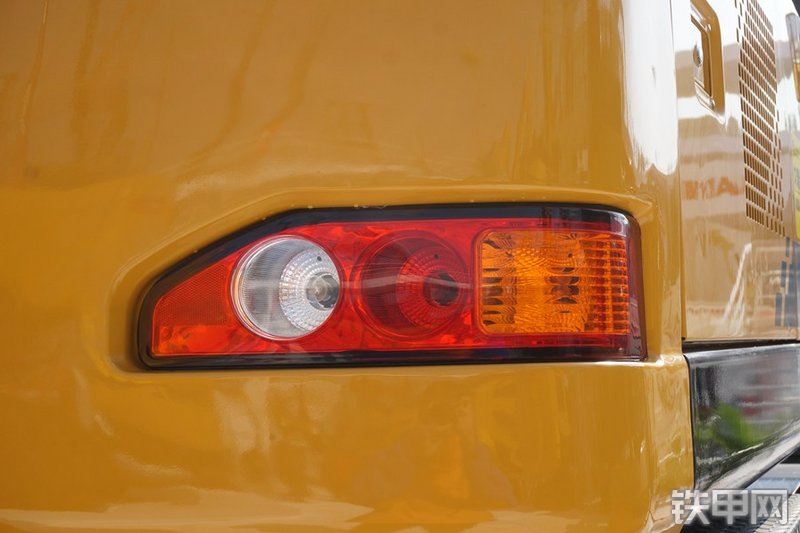 三一重工SY155W-10挖掘机局部