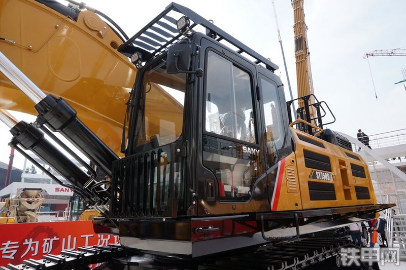 三一重工SY750H-松土器挖掘机局部