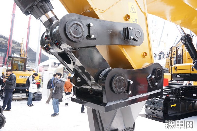 三一重工SY750H-松土器挖掘机局部