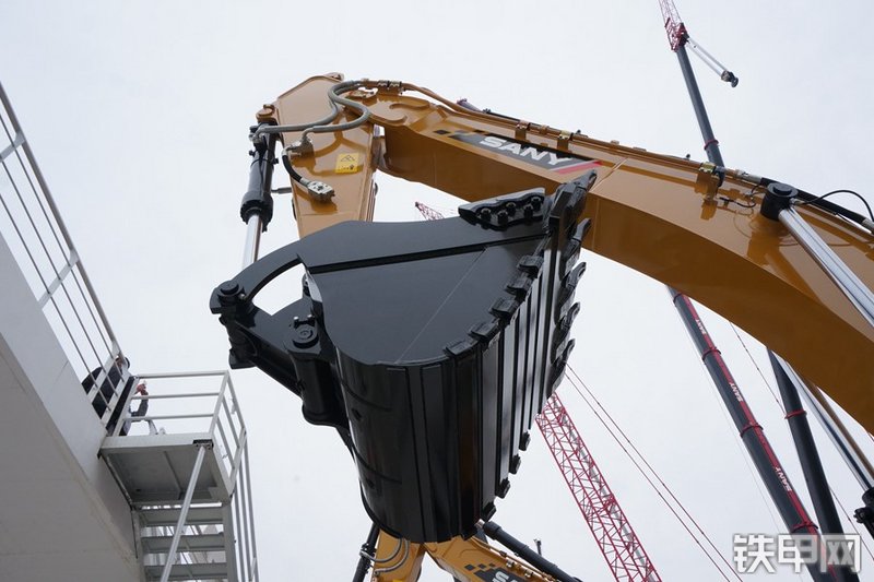 三一重工SY395H挖掘机局部