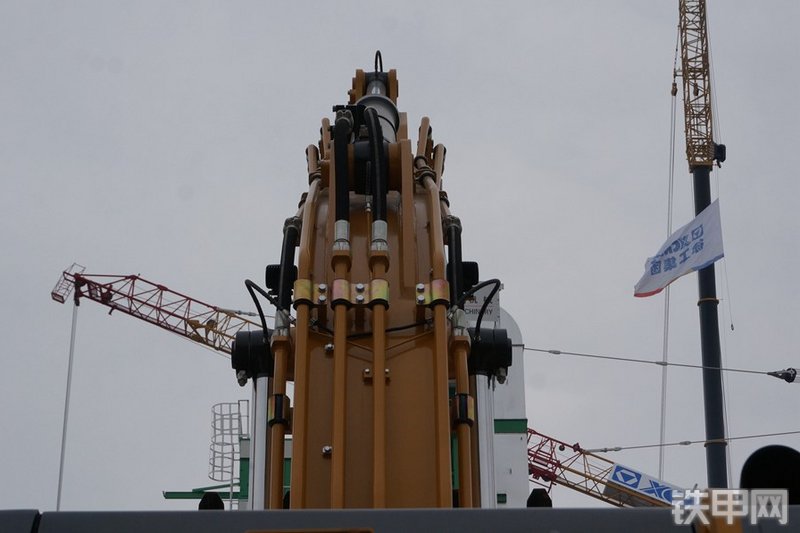 三一重工SY395H挖掘机局部