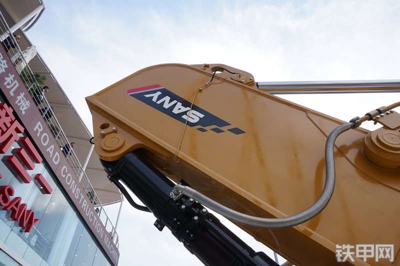 三一重工SY750H-松土器挖掘机局部