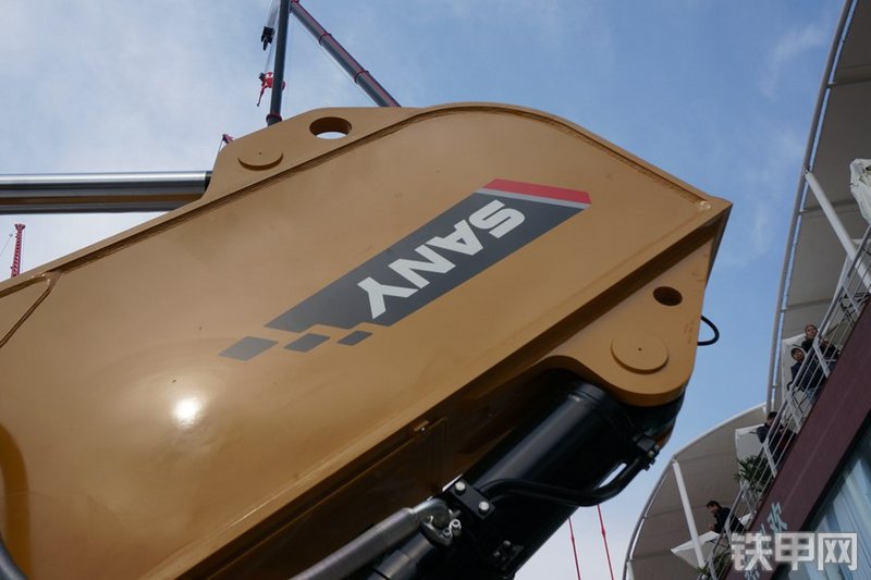 三一重工SY750H-松土器挖掘机局部