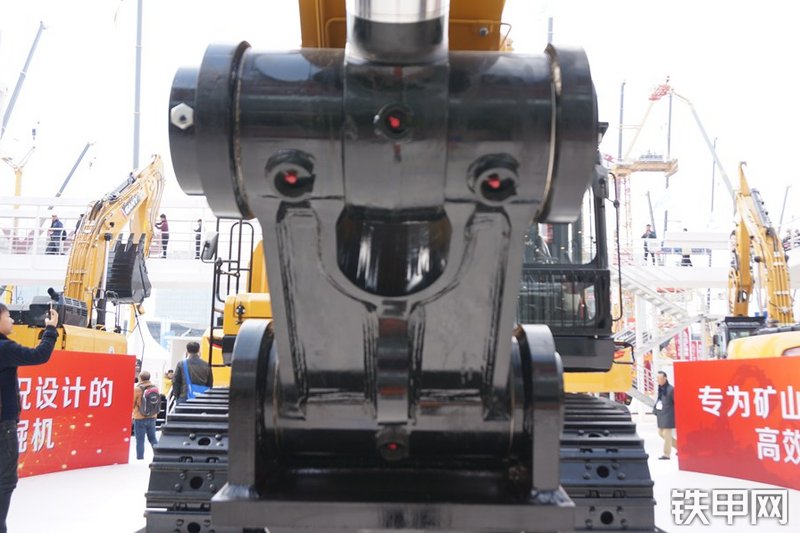 三一重工SY750H-松土器挖掘机局部