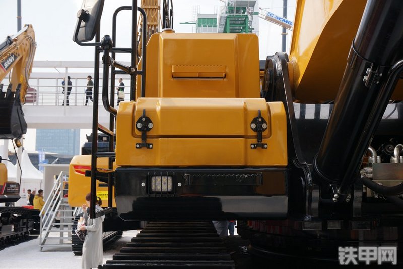 三一重工SY750H-松土器挖掘机局部