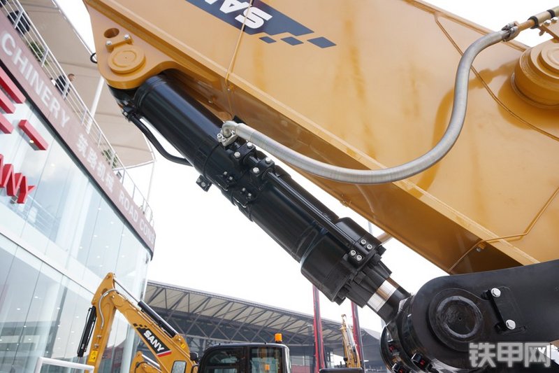 三一重工SY750H-松土器挖掘机局部