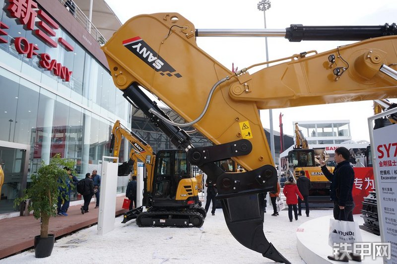 三一重工SY750H-松土器挖掘机局部