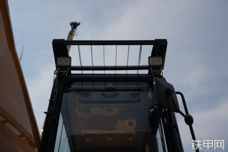 三一重工SY750H-松土器挖掘机局部