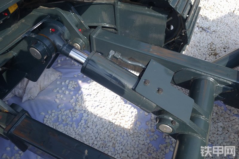 现代R75BVS挖掘机局部