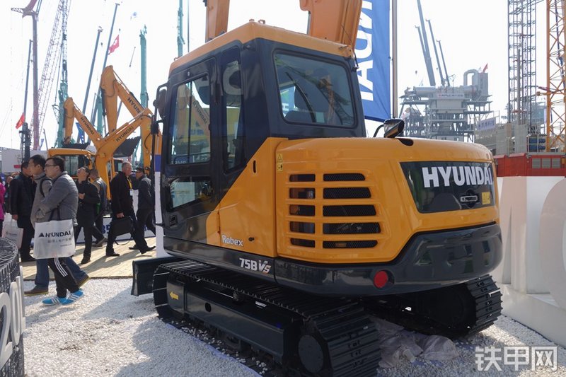 现代R75BVS挖掘机整机外观