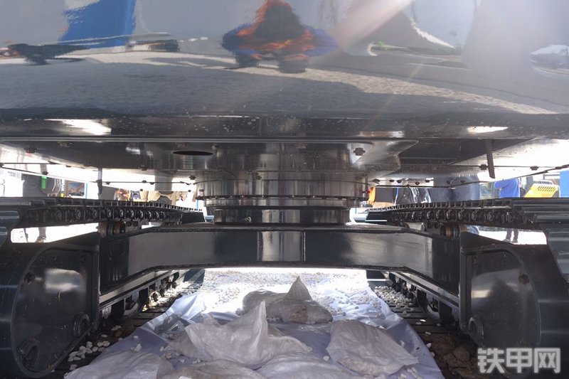 现代R75BVS挖掘机局部