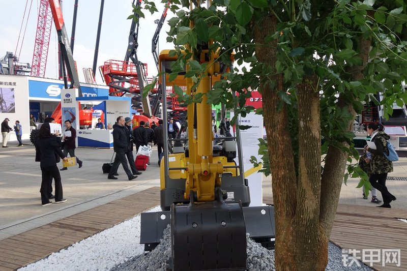 山东临工ER616F挖掘机整机外观