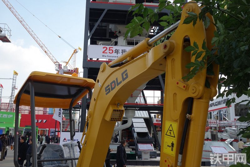 山东临工ER616F挖掘机局部