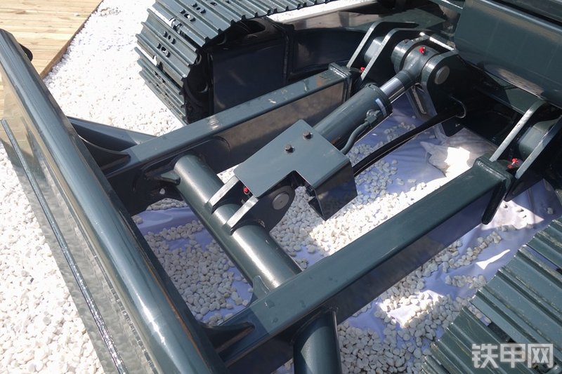 现代R75BVS挖掘机局部