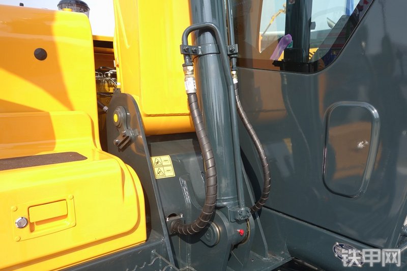 现代R75BVS挖掘机局部