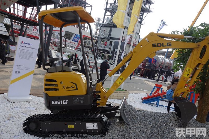 山东临工ER616F挖掘机整机外观