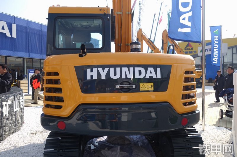 现代R75BVS挖掘机整机外观