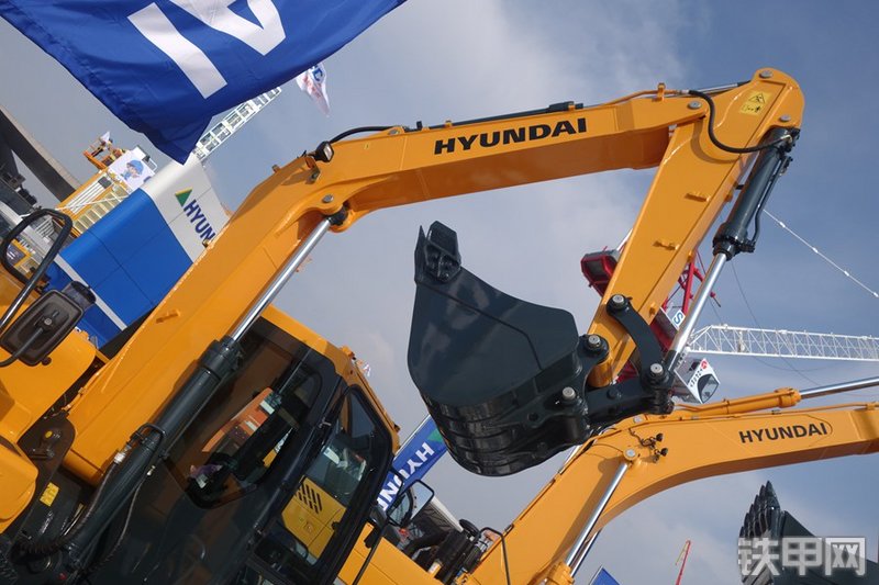 现代R75BVS挖掘机局部