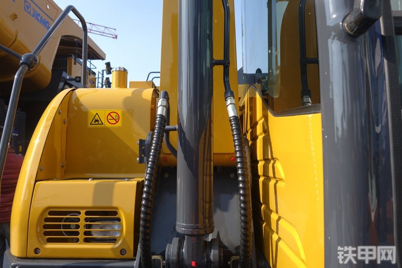 徐工XE75D挖掘机局部