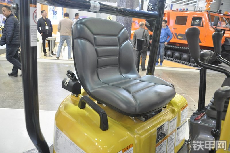 洋马Vio10-2A-橡胶履带挖掘机整机外观