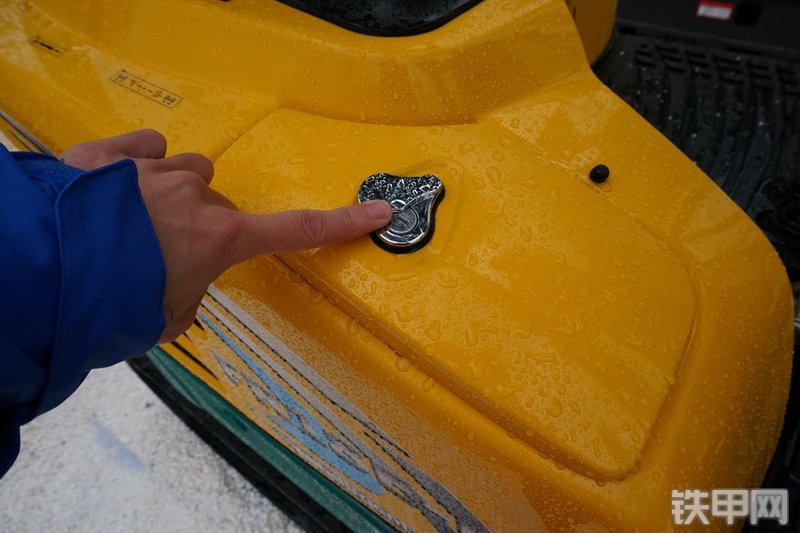 雷沃重工FR18E-U挖掘机局部