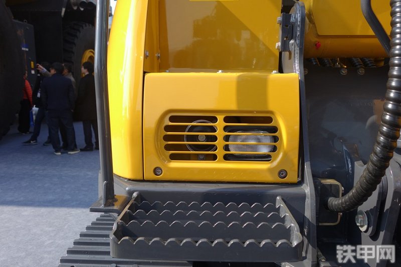 徐工XE75D挖掘机局部