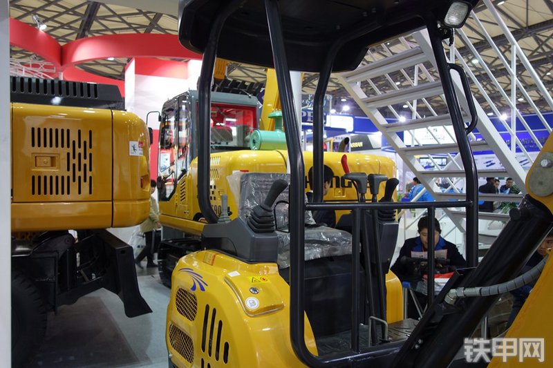 恒特重工HT21挖掘机局部