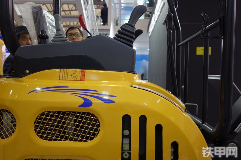 恒特重工HT21挖掘机局部