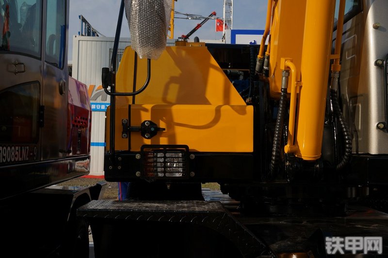 晋工JGM909LN-8挖掘机局部