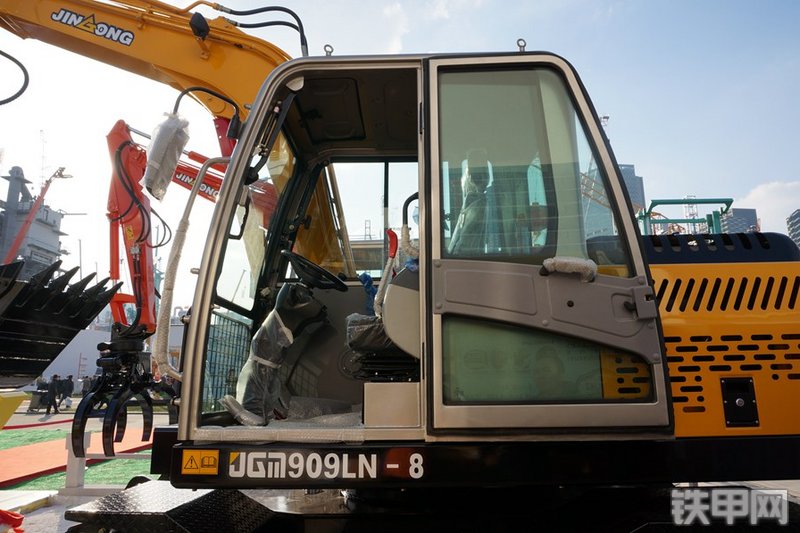 晋工JGM909LN-8挖掘机整机外观