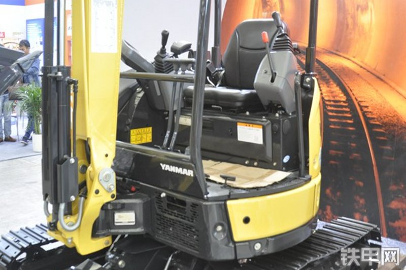 洋马VIO25-6挖掘机整机外观