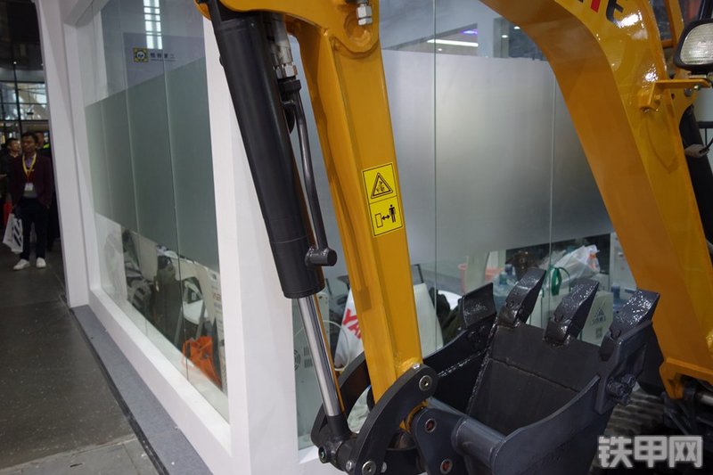 恒特重工HT21挖掘机局部