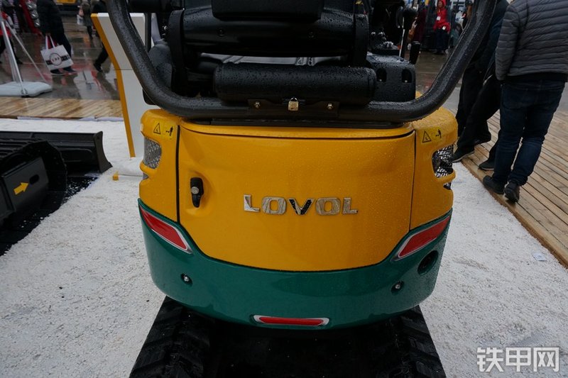 雷沃重工FR18E-U挖掘机整机外观