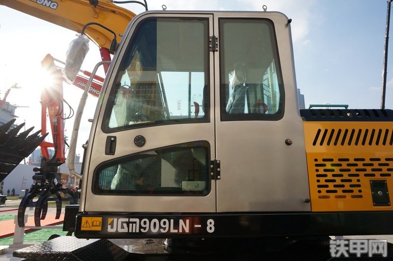 晋工JGM909LN-8挖掘机整机外观
