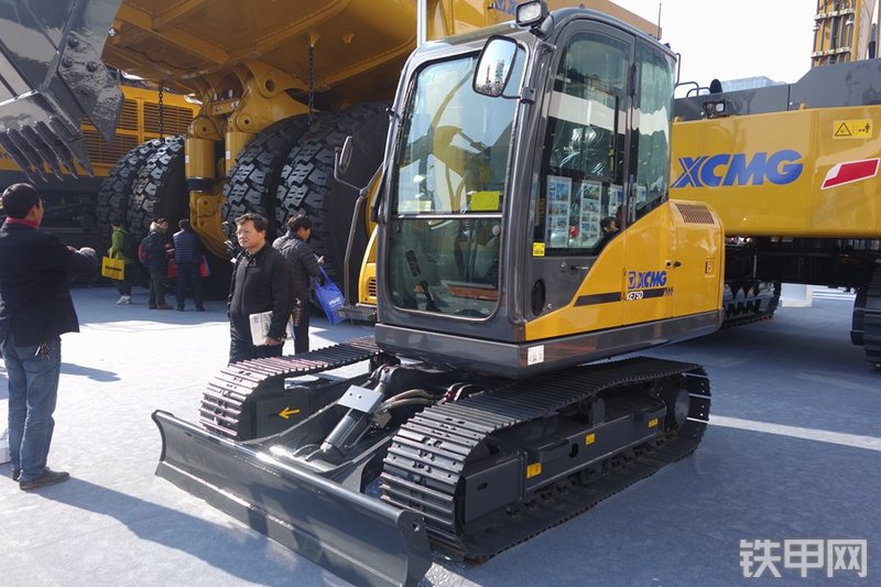 徐工XE75D挖掘机整机外观