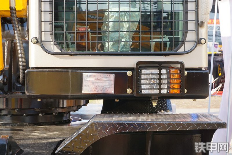 晋工JGM909LN-8挖掘机局部