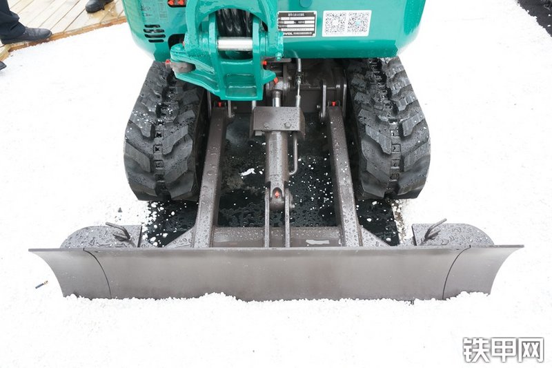 雷沃重工FR18E-U挖掘机局部