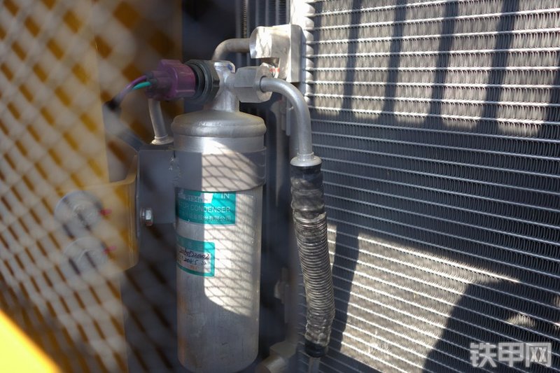 徐工XE75D挖掘机局部