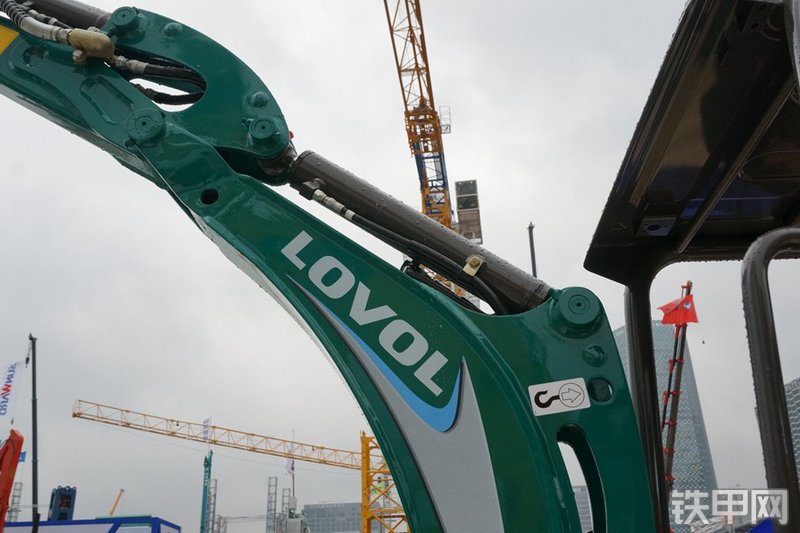 雷沃重工FR18E-U挖掘机局部