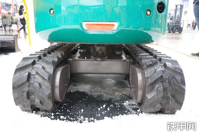 雷沃重工FR18E-U挖掘机局部