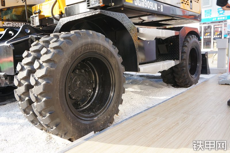 晋工JGM909LN-8挖掘机局部