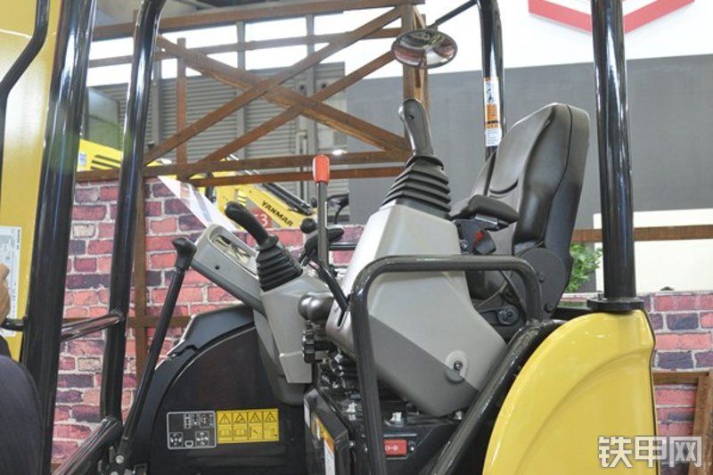 洋马VIO30-6B挖掘机局部