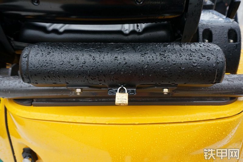 雷沃重工FR18E-U挖掘机局部