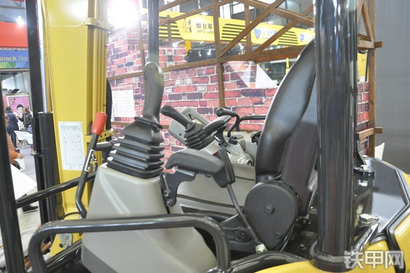 洋马VIO30-6B挖掘机局部