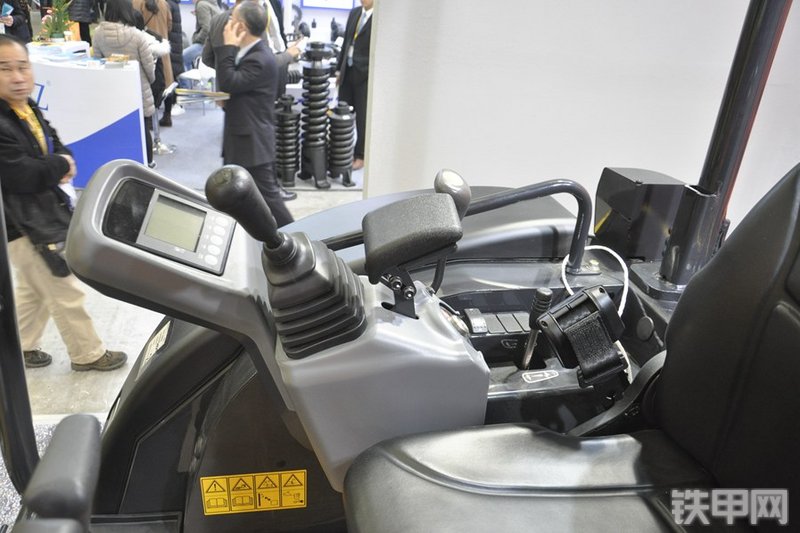 洋马VIO25-6挖掘机局部